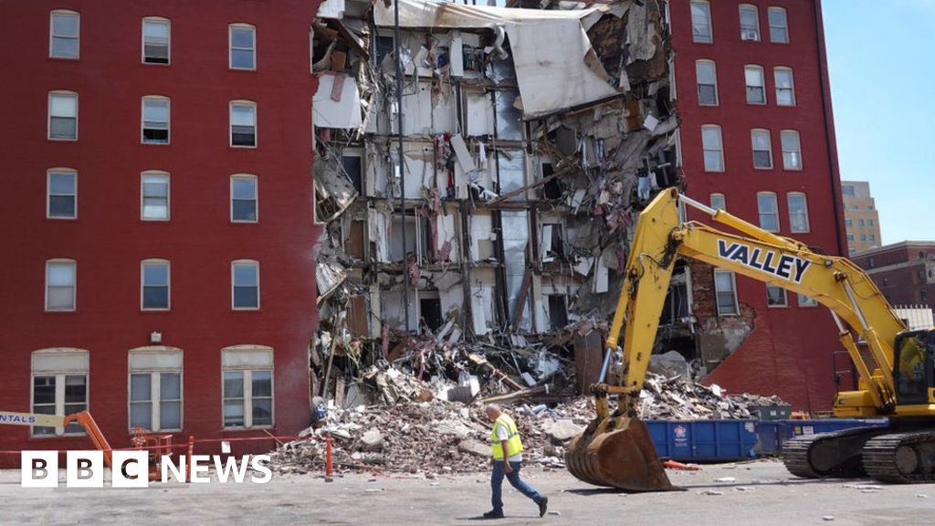 Two believed trapped after Davenport, Iowa building collapse