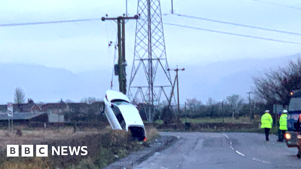 Power pole crash knocks out supplies to villages near Falkirk BBC News