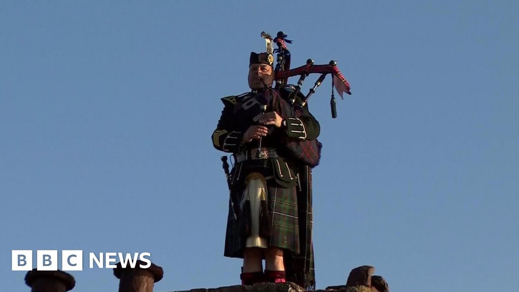 D-Day Arromanches: Piper marks moment a British soldier landed