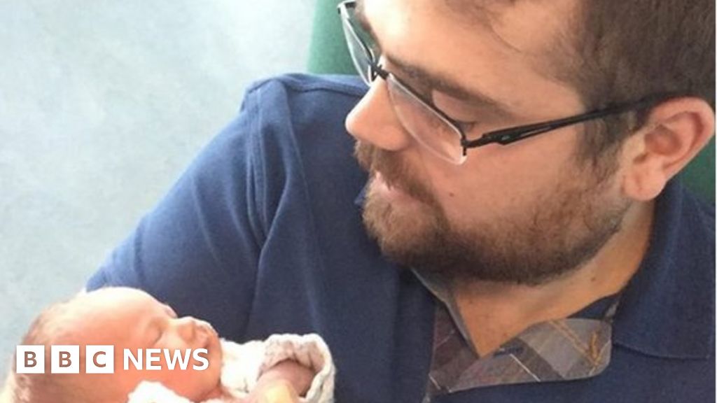 Dad used earphones to deliver baby in Fife - BBC News