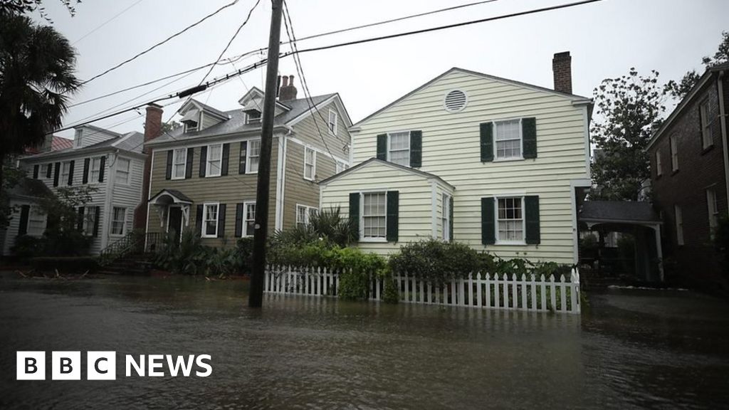 Hurricane prowls up US Atlantic coast