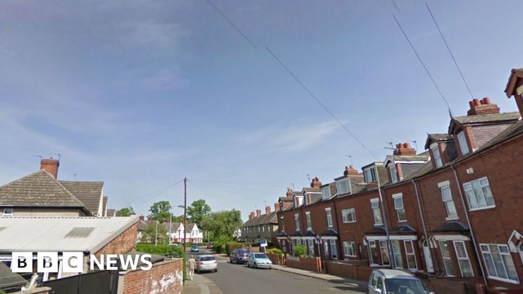 Man bailed after Goole street death - BBC News