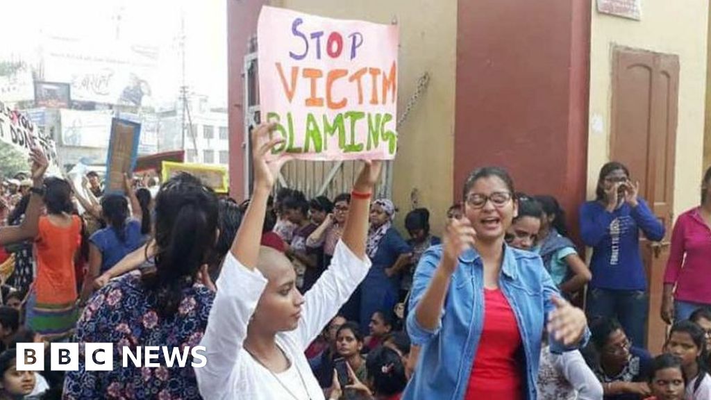 India Inquiry After Police Beat Protesting Female Students