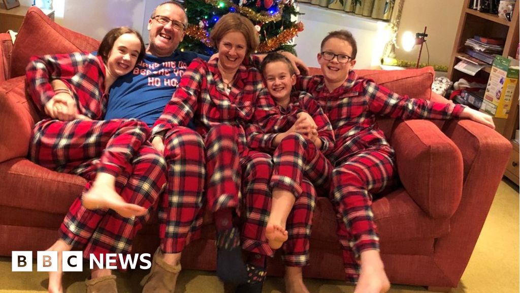 Covid Travel rules stop bereaved pilot going home