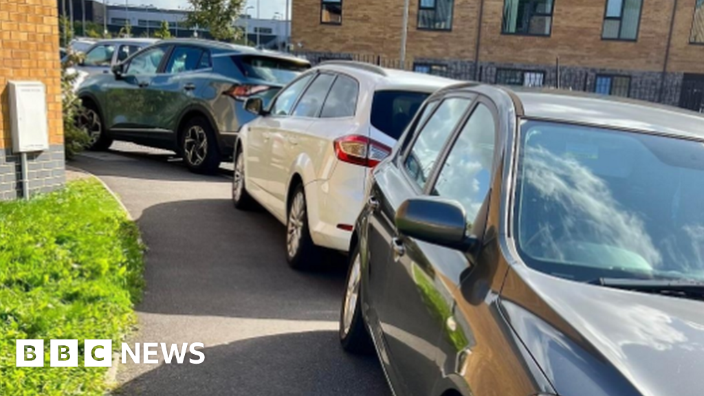 Bridgend Schoolrun parking row continues at Lon Derw BBC News