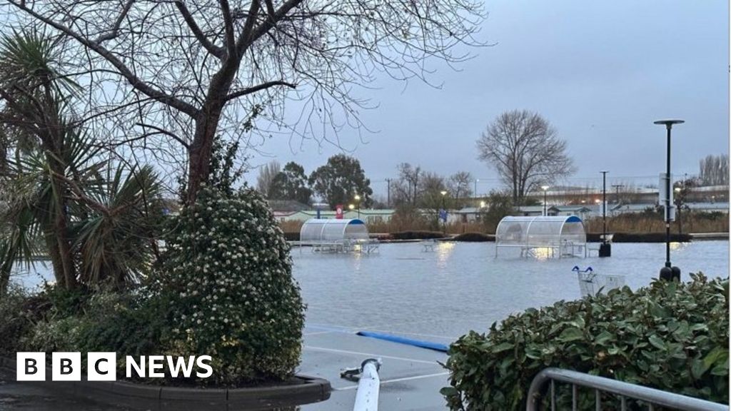 Bognor Regis Tesco reopens three weeks after flooding