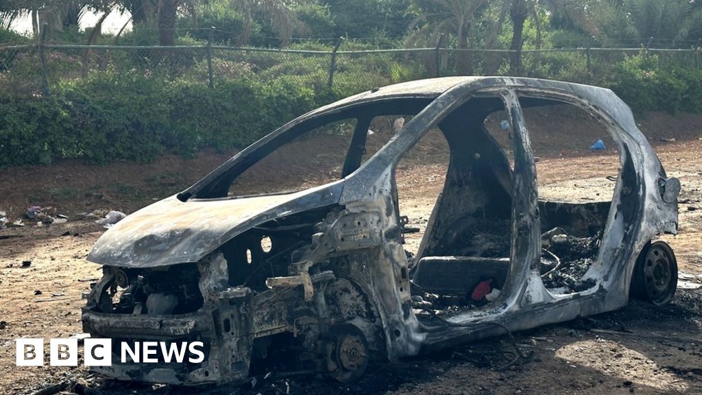 Sudan crisis: Air strikes and fighting in Khartoum as truce collapses