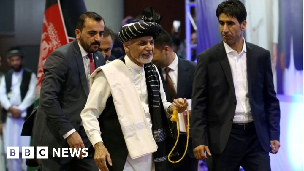 Afghanistan war: Deadly bomb attack hits election rally