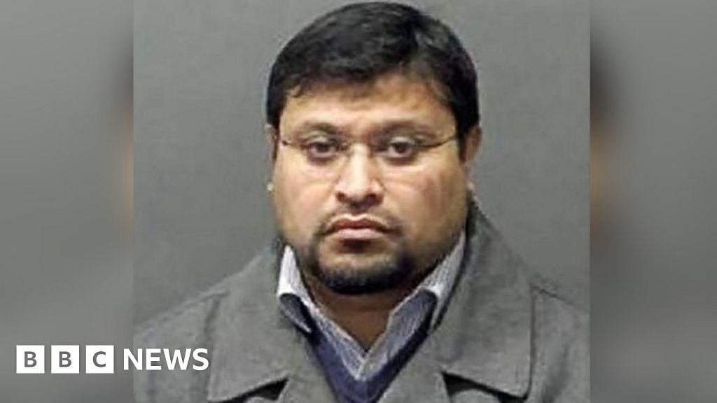Luton Teacher Jailed For Explicit Messages To Girls Bbc News 