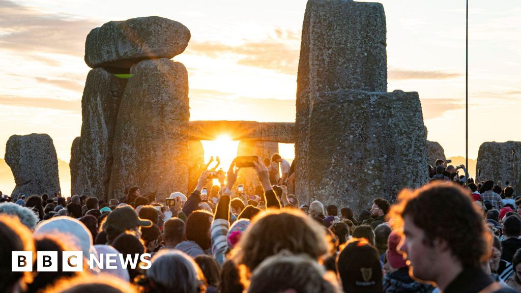 Solstice sunrise celebrated across the UK