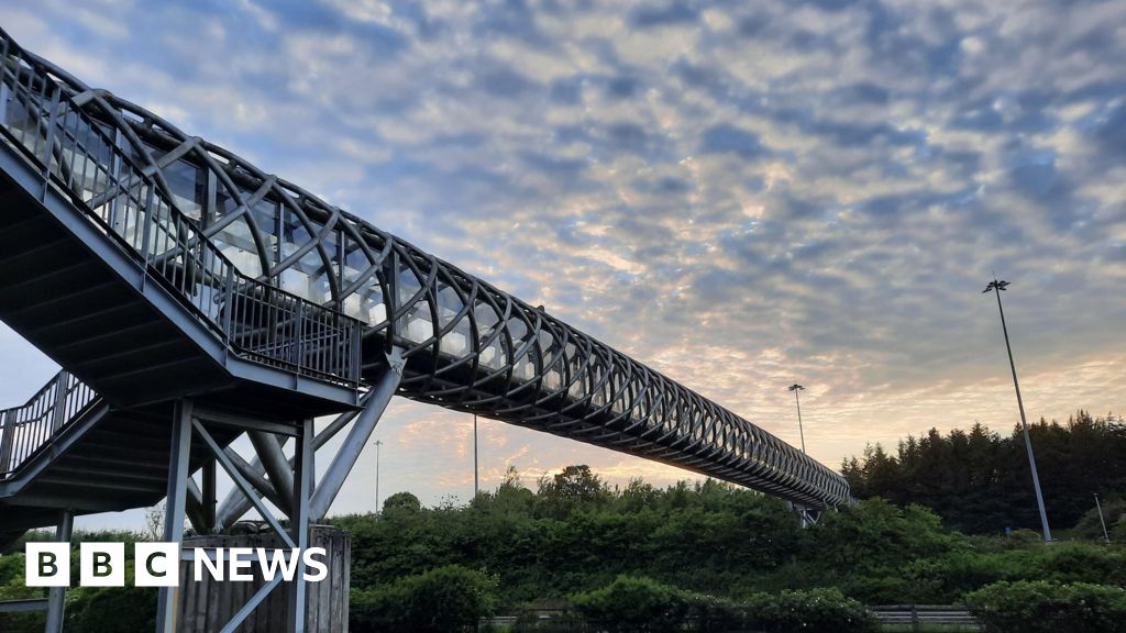 M8 to close overnight for two weeks of footbridge cleaning