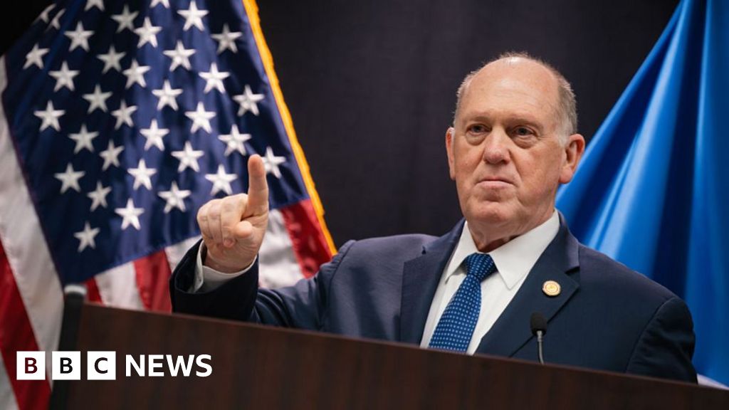 Agenten in Minneapolis kunnen worden teruggetrokken als lokale functionarissen meewerken, zegt grenstsaar