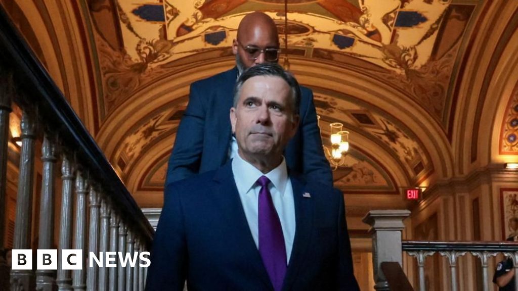 اجتماع دام ساعتين  
بين مدير وكالة الاستخبارات المركزية الأمريكية والزّعيم الفنزويلي الجديد في كاراكاس