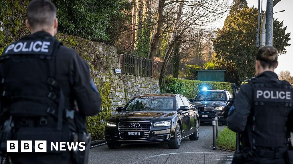 US and Iran begin talks seen as crucial to prevent conflict