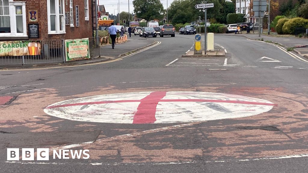 Flags to stay on lampposts but not roundabouts
