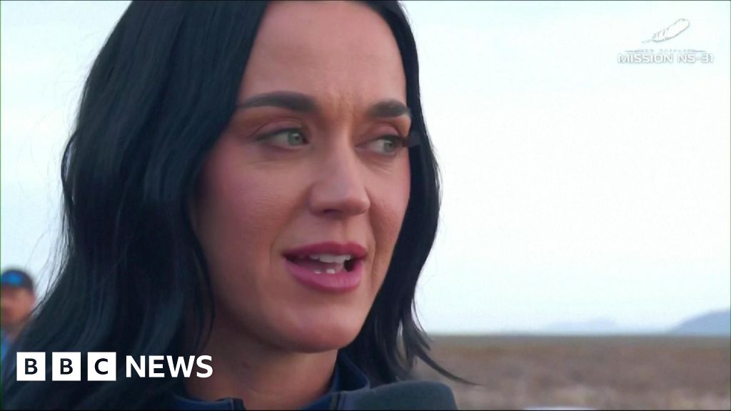 Katy Perry says she feels 'super connected to love' thumbnail