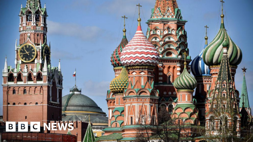 Russia expels British diplomat over espionage claims, experiences say