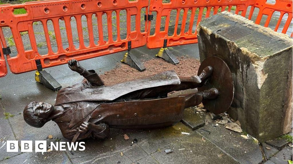 Victoria Wood Statue In Bury Hometown Toppled In Car Crash Manchester