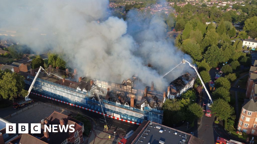 Fire Destroys Historic Grade II Raven Hotel in Droitwich, Two Arrested