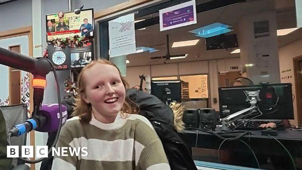 Kent girl, 11, surprised with JustGiving award by Stacey Solomon