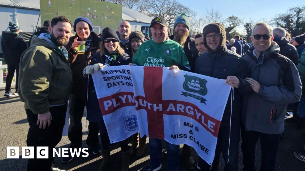 Plymouth Argyle's Green Army flock to Manchester for FA Cup