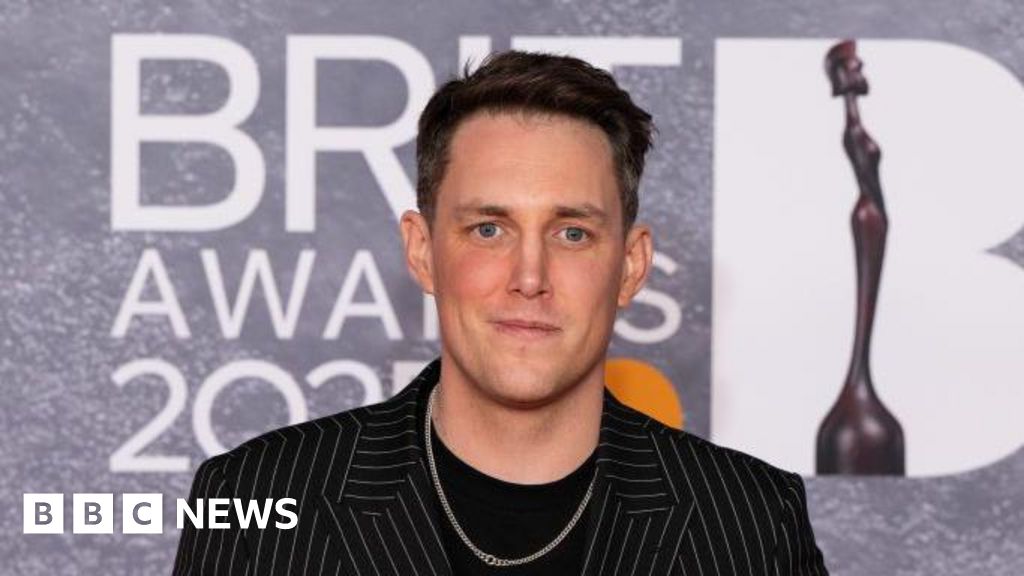 Radio host Chris Stark diagnosed with testicular cancer