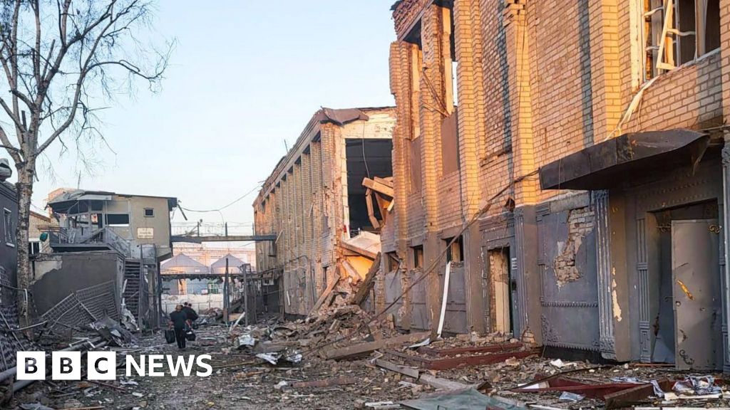 Russia moves jail in Ukraine, killing 17 and wounding dozens