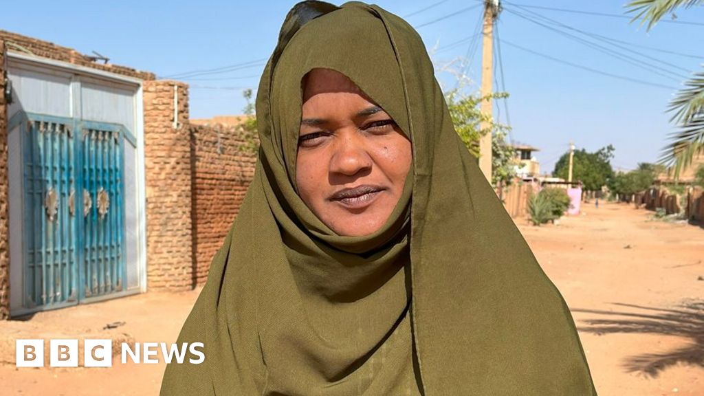 'Tortured and terrified' - BBC witnesses the battle for Khartoum