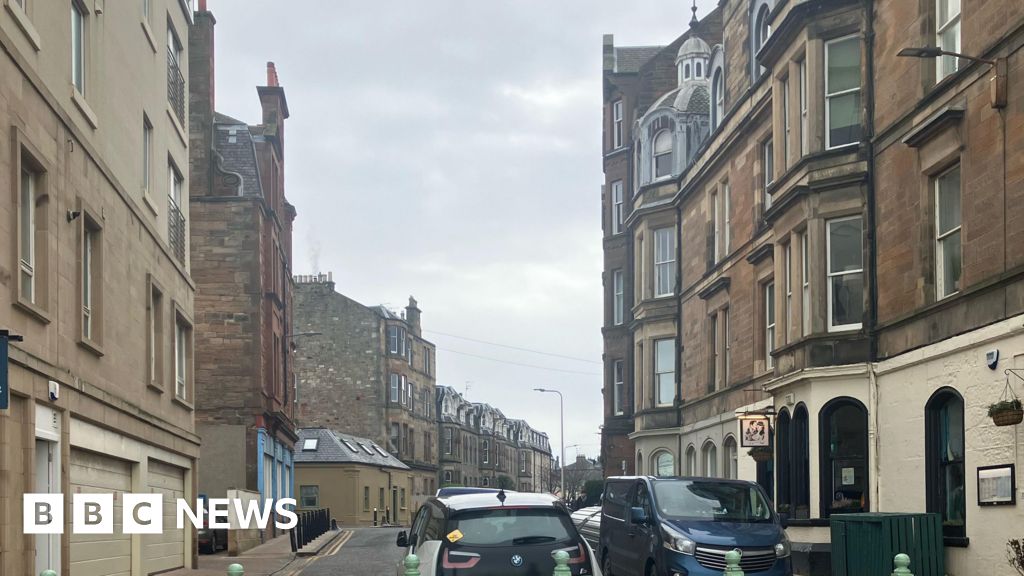 Remaja ditikam saat serangan jalanan yang ditargetkan di Edinburgh