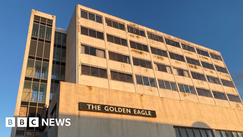 bbc.co.uk - Gareth Lightfoot - Thornaby's Golden Eagle Hotel demolition delayed - BBC News