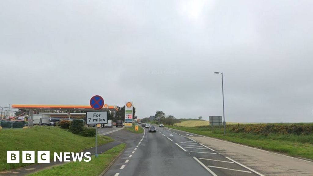 Four vehicle crash leaves A38 at Trerulefoot shut