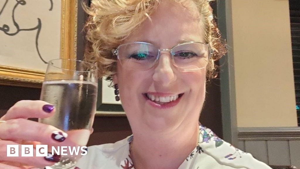 Felixstowe woman's wedded bliss one year after marrying herself - BBC News