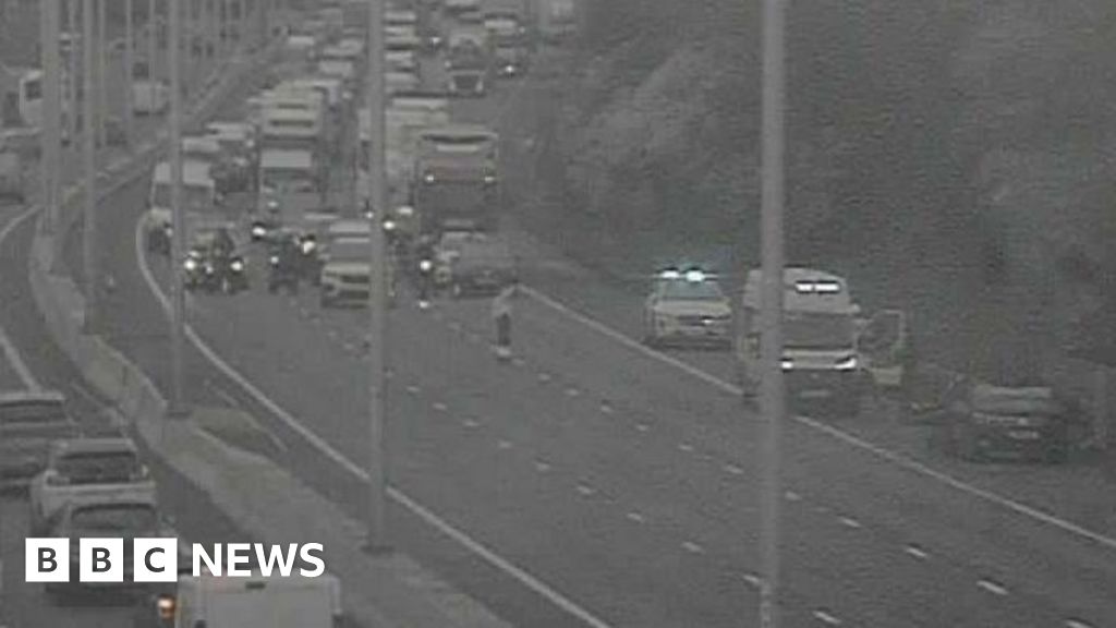 Delays As M5 Northbound Shuts After Crash Near Worcester delays-as-m5-northbound-shuts-after-crash-near-worcester