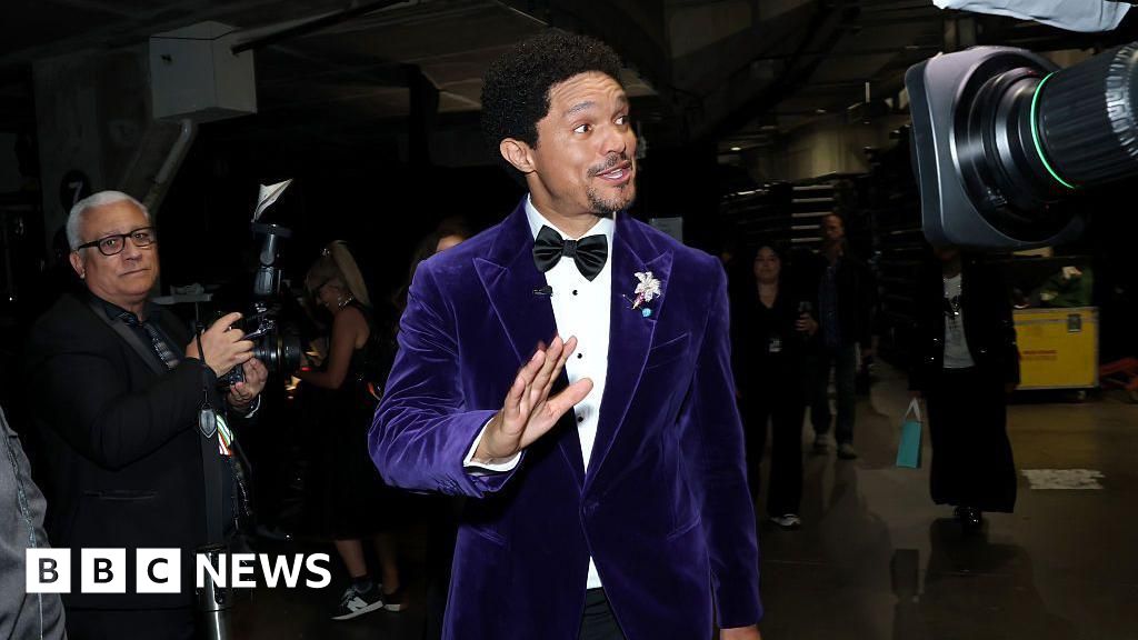 Trump amenaza con demandar a Trevor Noah por la broma de Epstein en los Grammy