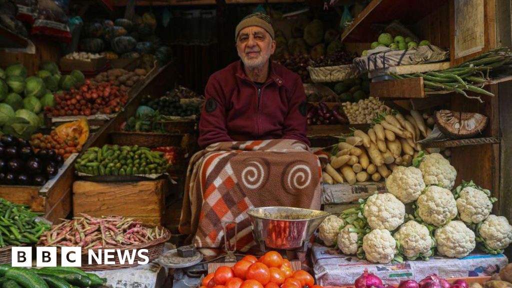 RBI: India central bank delivers sharp rate cut as growth, inflation fall