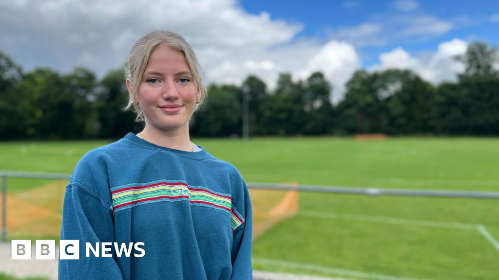 Wiltshire football physio calls for change after 'vile' abuse - BBC News