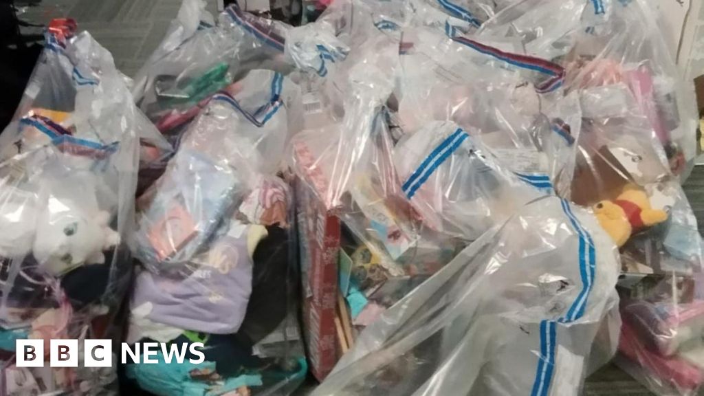 Police find 1,000 stolen toys in Carn Brea raid 