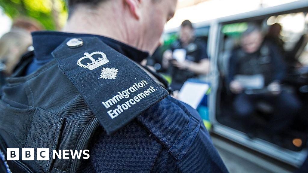 Fifteen illegal workers arrested at solar farm