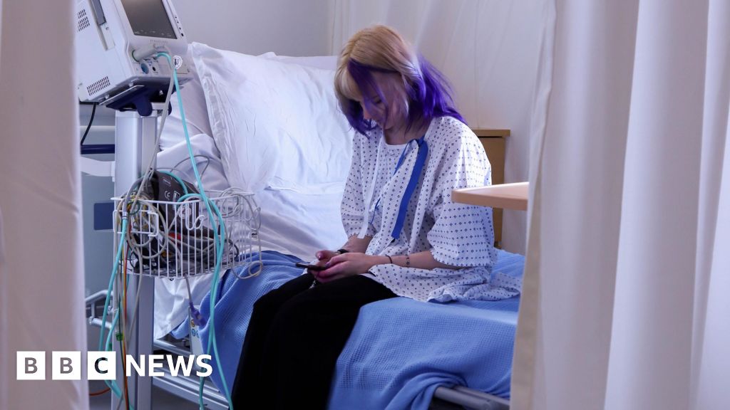 bbc.co.uk - Charis Scott-Holm - Lincoln student photographer challenges health stereotypes