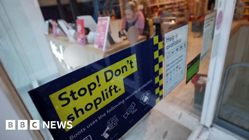 Greeting customers deters shoplifters, police say
