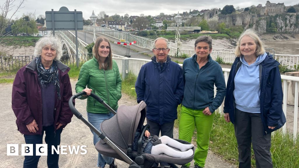 Wye River bridge: Locals angered over ongoing closure