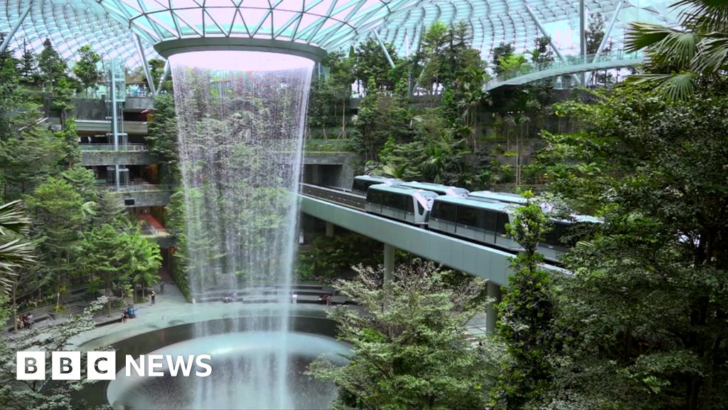 Icymi The World S Largest Indoor Waterfall And The Return Of King