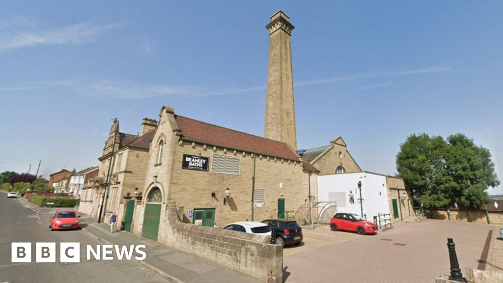 Bramley Baths gets blue plaque in recognition of historical importance