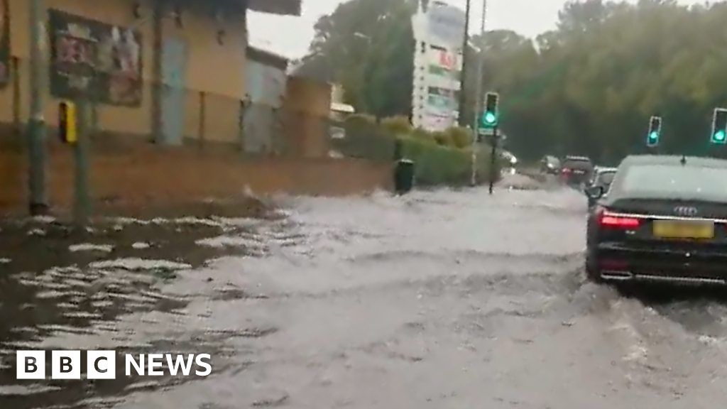 heavy-rain-brings-flash-flooding-to-wellingborough-bbc-news