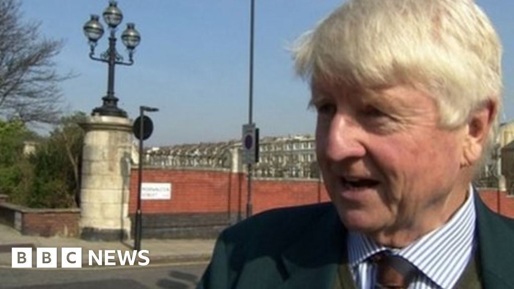 Stanley Johnson Greece flight raised in Commons - BBC News