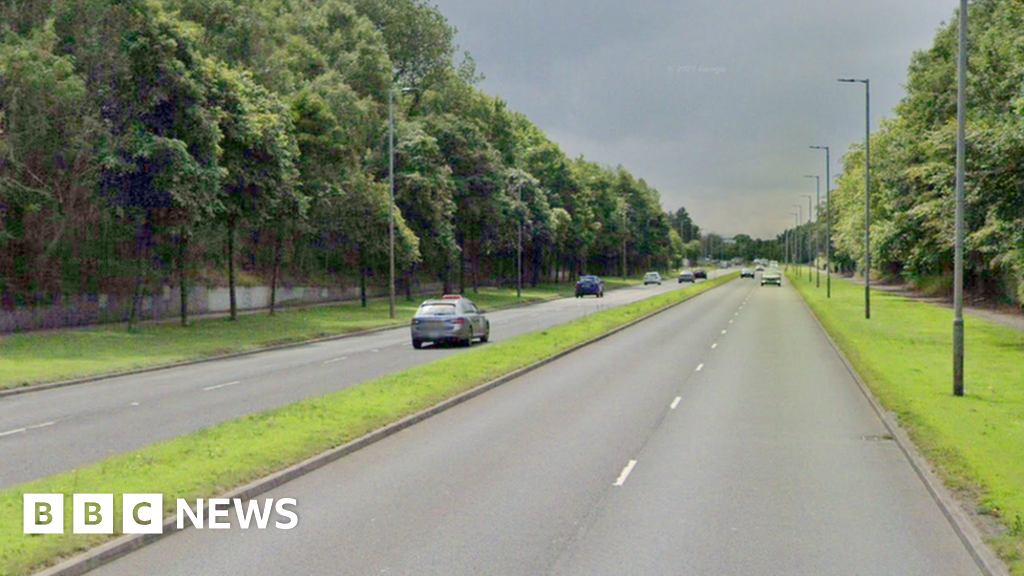 Pedestrian dies after being hit by car in East Kilbride BBC News