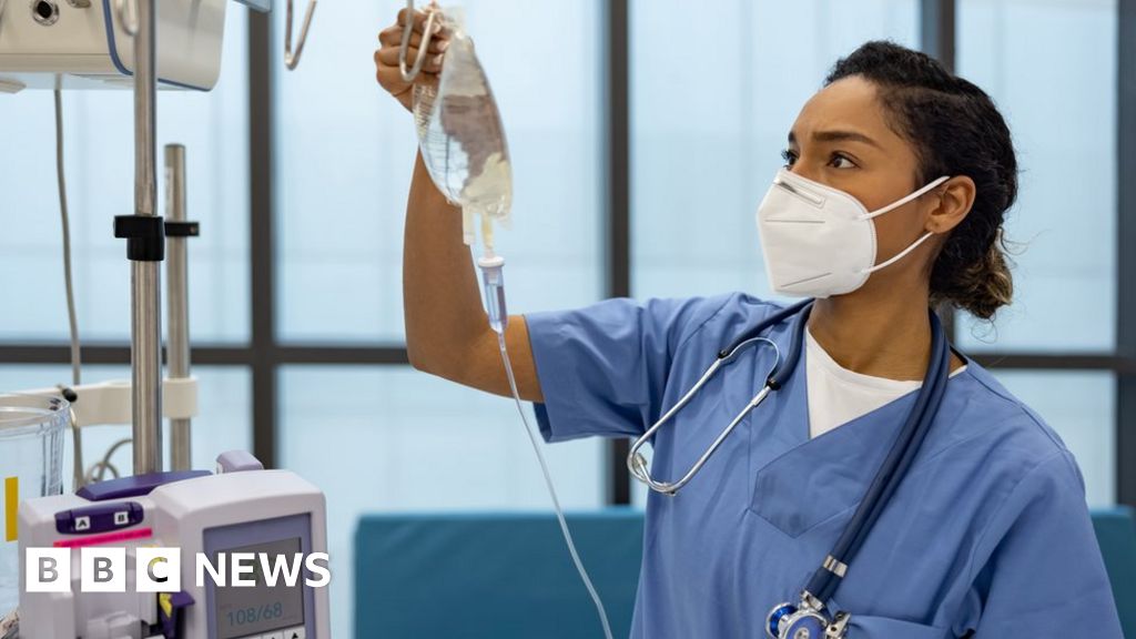 NHS worker burnout: nearly half looking for new jobs