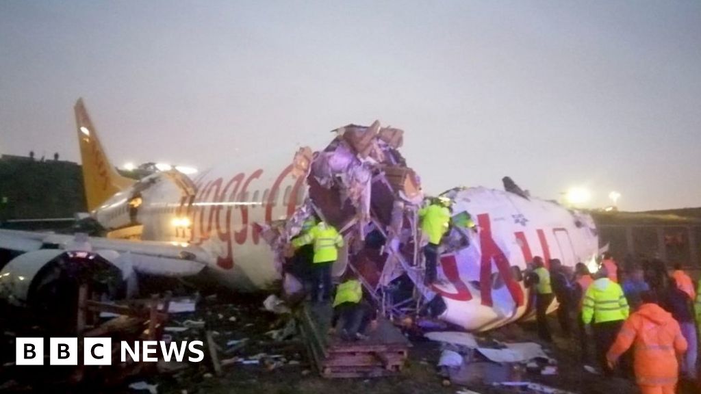 Turkey plane skids off runway and splits in Istanbul