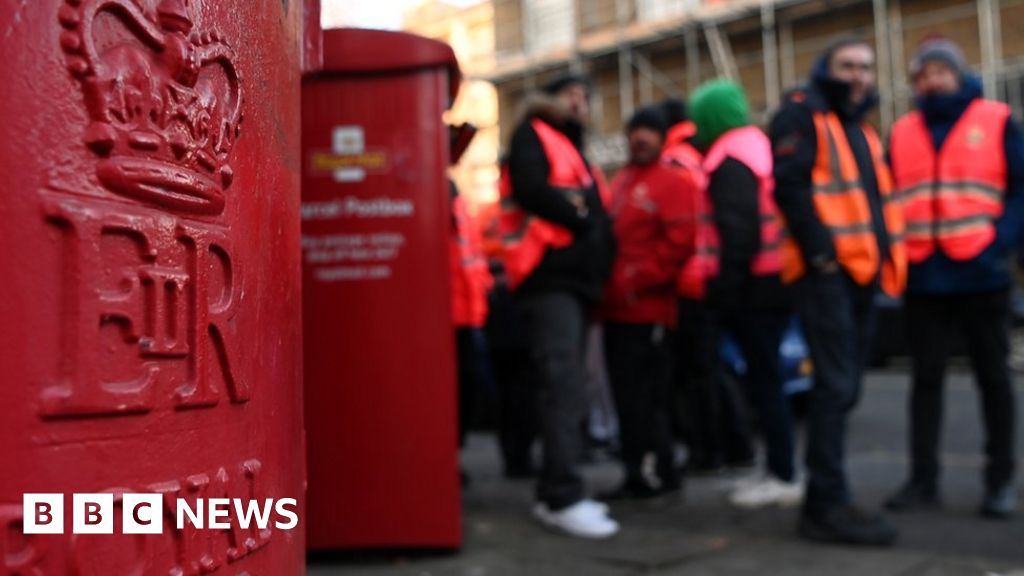 Royal Mail and Communication Workers Union reach agreement on pay