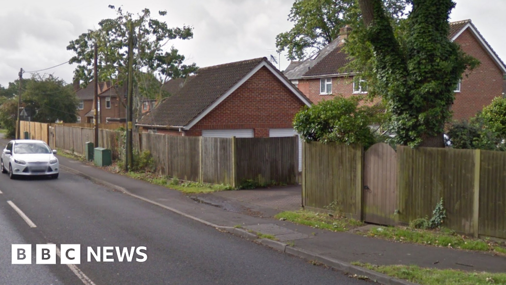 Man Arrested On Suspicion Of Murder In Totton Bbc News 